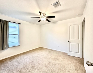 102 Acadia Cv - Photo Thumbnail 9