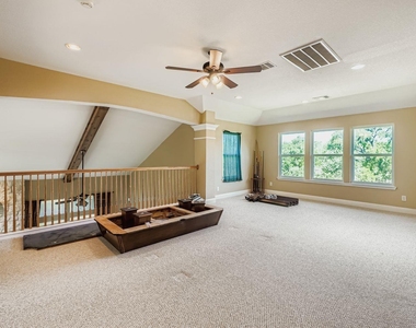 900 Wayside Drive - Photo Thumbnail 11
