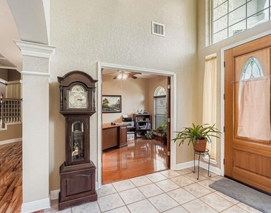 900 Wayside Drive - Photo Thumbnail 1