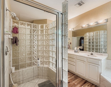 900 Wayside Drive - Photo Thumbnail 8
