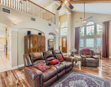 900 Wayside Drive - Photo Thumbnail 2
