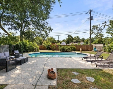 9513 Braeburn Gln - Photo Thumbnail 11