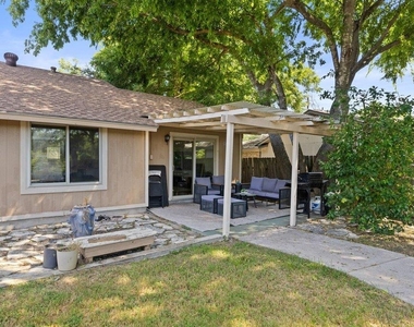 9513 Braeburn Gln - Photo Thumbnail 15