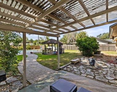 9513 Braeburn Gln - Photo Thumbnail 13