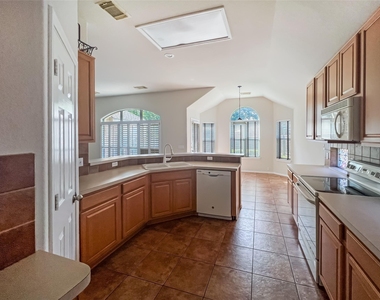 11112 Jockey Bluff Dr - Photo Thumbnail 8