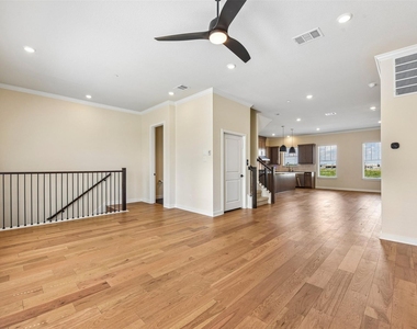 245 John Webster St - Photo Thumbnail 4