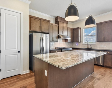 245 John Webster St - Photo Thumbnail 10
