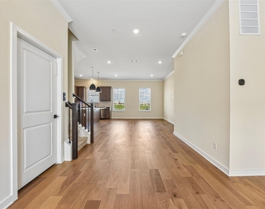 245 John Webster St - Photo Thumbnail 6