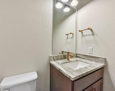 245 John Webster St - Photo Thumbnail 12