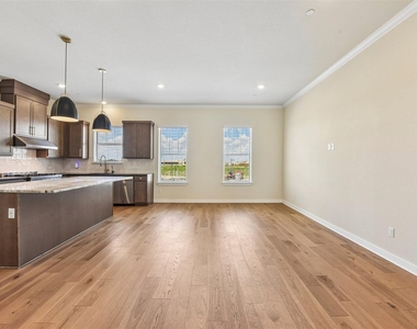 245 John Webster St - Photo Thumbnail 7