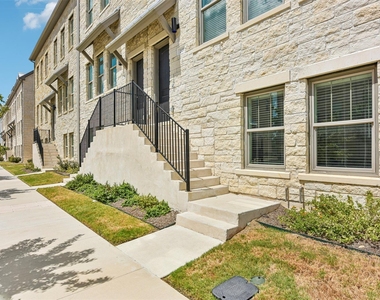 245 John Webster St - Photo Thumbnail 1