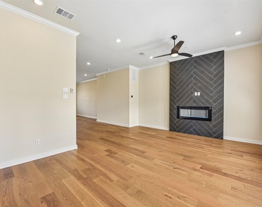 245 John Webster St - Photo Thumbnail 2