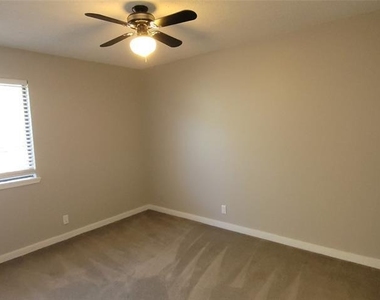 20800 Bonanza St - Photo Thumbnail 10