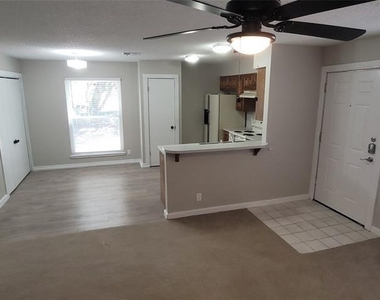 20800 Bonanza St - Photo Thumbnail 5