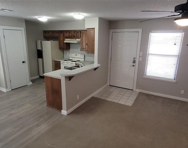 20800 Bonanza St - Photo Thumbnail 6