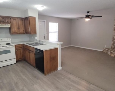 20800 Bonanza St - Photo Thumbnail 7