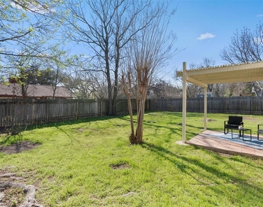 4303 Steve Scarbrough Dr - Photo Thumbnail 4