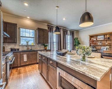 213 John Webster St - Photo Thumbnail 4