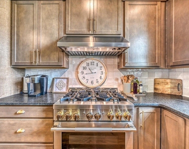 213 John Webster St - Photo Thumbnail 5