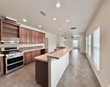289 Heatherwood Dr - Photo Thumbnail 7