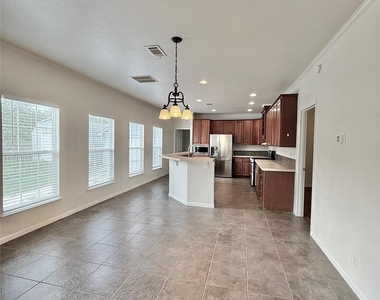289 Heatherwood Dr - Photo Thumbnail 10