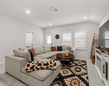 583 Taggart Trl - Photo Thumbnail 5