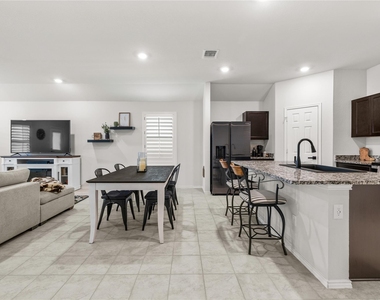 583 Taggart Trl - Photo Thumbnail 8
