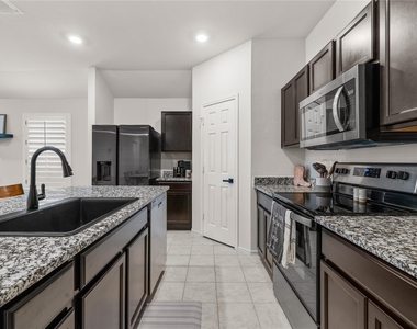 583 Taggart Trl - Photo Thumbnail 10