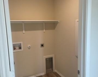 129 Se Onna St - Photo Thumbnail 5