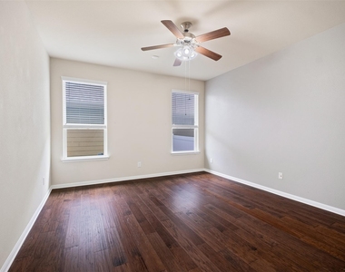 730 Lost Pines Ln - Photo Thumbnail 8