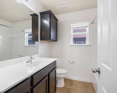 730 Lost Pines Ln - Photo Thumbnail 18