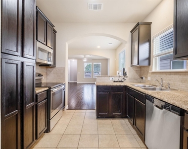 730 Lost Pines Ln - Photo Thumbnail 7