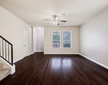 730 Lost Pines Ln - Photo Thumbnail 4