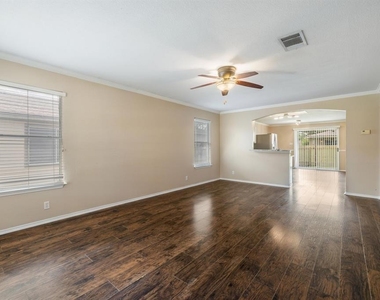 104 Brentwood Dr - Photo Thumbnail 5