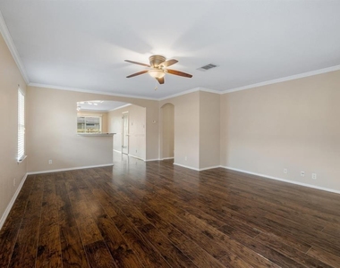 104 Brentwood Dr - Photo Thumbnail 4