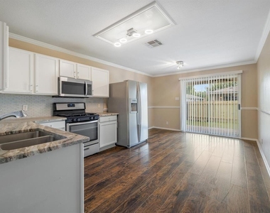 104 Brentwood Dr - Photo Thumbnail 6