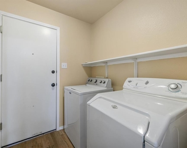 104 Brentwood Dr - Photo Thumbnail 17