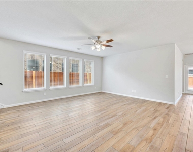 105 Danielson St - Photo Thumbnail 5