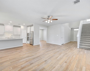 105 Danielson St - Photo Thumbnail 10