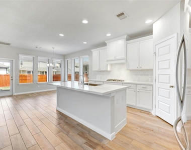 105 Danielson St - Photo Thumbnail 12