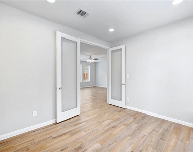 105 Danielson St - Photo Thumbnail 7