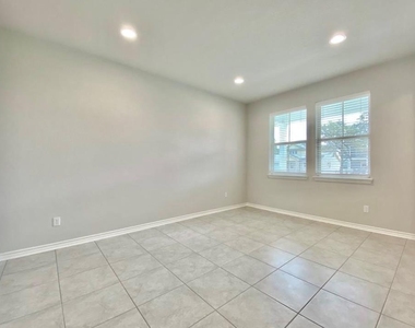 2148 Pecan Island Dr - Photo Thumbnail 5