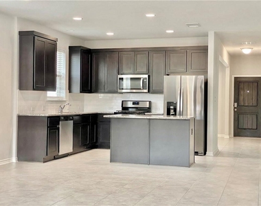 2148 Pecan Island Dr - Photo Thumbnail 10
