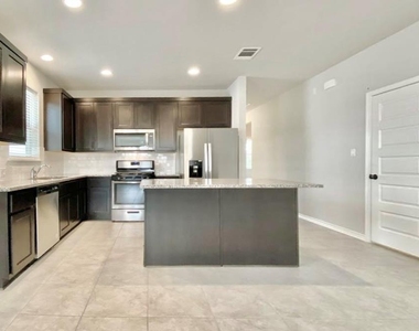 2148 Pecan Island Dr - Photo Thumbnail 3