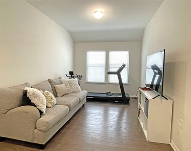 13313 Henneman Dr - Photo Thumbnail 12