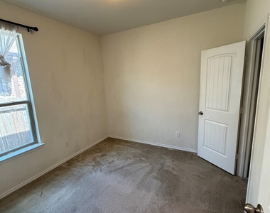 16602 Brogan Ln - Photo Thumbnail 13