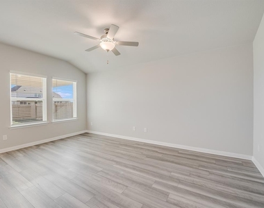 112 Capella Way - Photo Thumbnail 7
