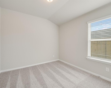 112 Capella Way - Photo Thumbnail 15