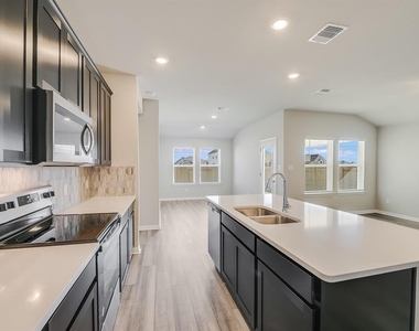 112 Capella Way - Photo Thumbnail 3