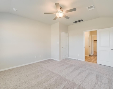112 Capella Way - Photo Thumbnail 10
